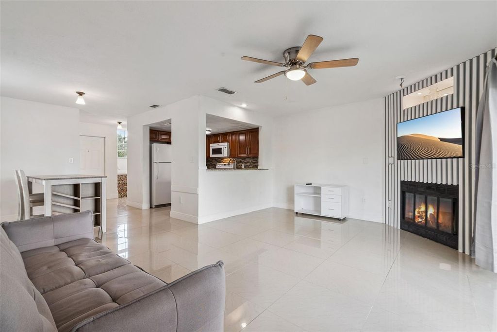 Image 10 of property listing at 214 MAJORS LANE F, Kissimmee, FL 34743