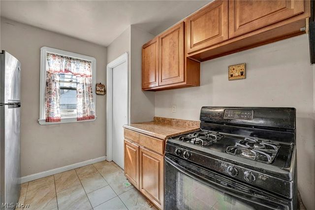 12827 Kirton, Cleveland, OH 44135