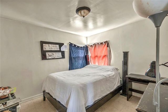 12827 Kirton, Cleveland, OH 44135