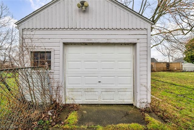 12827 Kirton, Cleveland, OH 44135