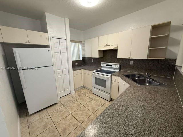 820 SW 6TH CT, Florida City, FL 33034