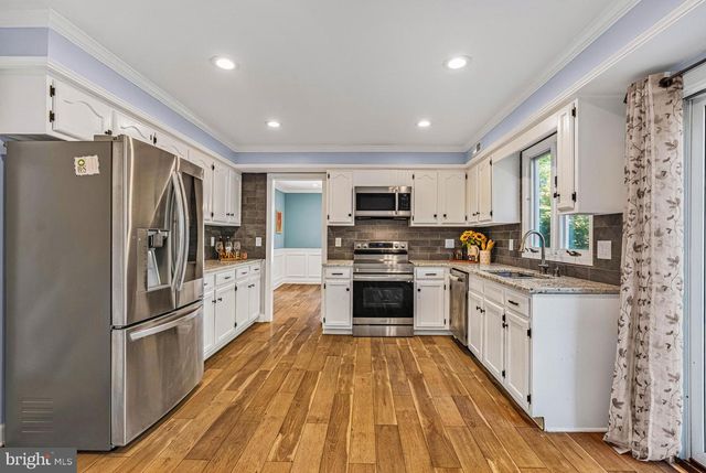 4 RIVERVIEW DR, Trenton, NJ 08628