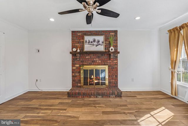 4 RIVERVIEW DR, Trenton, NJ 08628