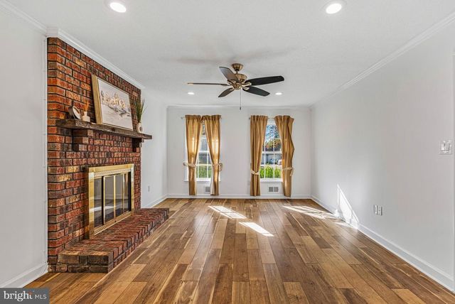 4 RIVERVIEW DR, Trenton, NJ 08628