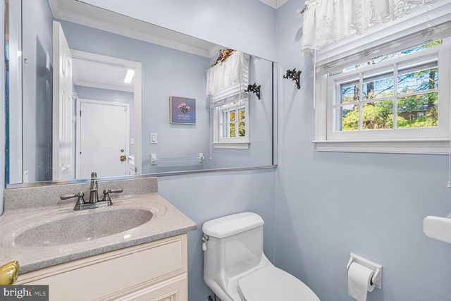 4 RIVERVIEW DR, Trenton, NJ 08628