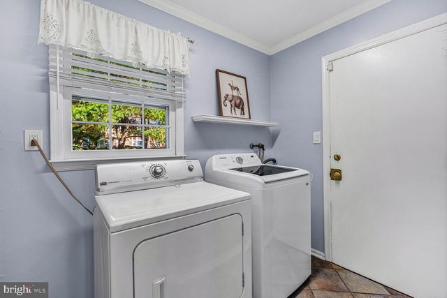 4 RIVERVIEW DR, Trenton, NJ 08628