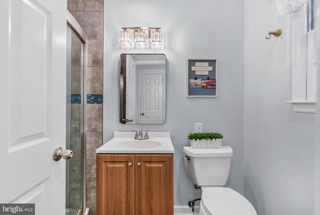 4 RIVERVIEW DR, Trenton, NJ 08628