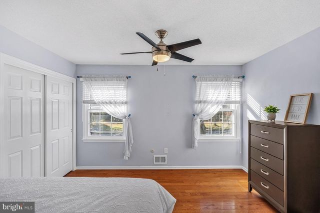 4 RIVERVIEW DR, Trenton, NJ 08628