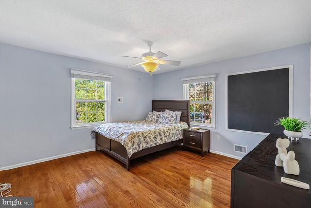 4 RIVERVIEW DR, Trenton, NJ 08628