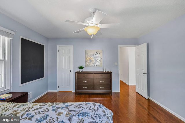 4 RIVERVIEW DR, Trenton, NJ 08628