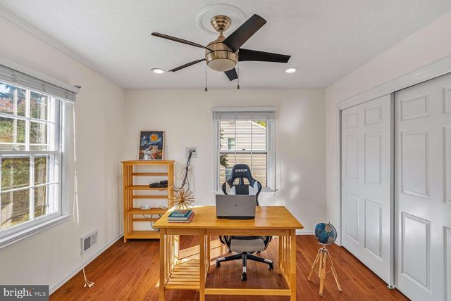 4 RIVERVIEW DR, Trenton, NJ 08628