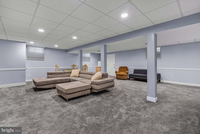 4 RIVERVIEW DR, Trenton, NJ 08628