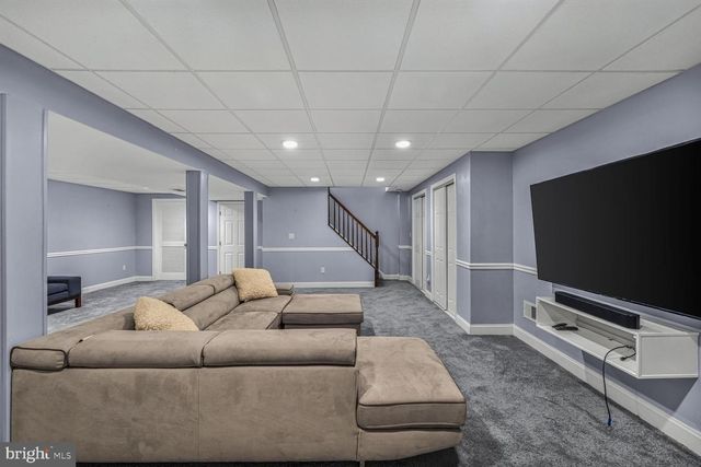 4 RIVERVIEW DR, Trenton, NJ 08628