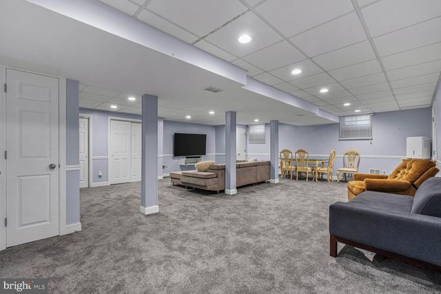 4 RIVERVIEW DR, Trenton, NJ 08628