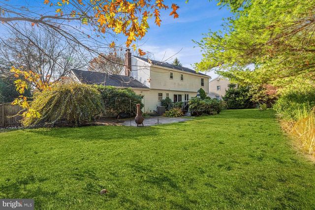 4 RIVERVIEW DR, Trenton, NJ 08628