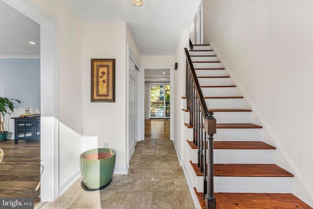 4 RIVERVIEW DR, Trenton, NJ 08628