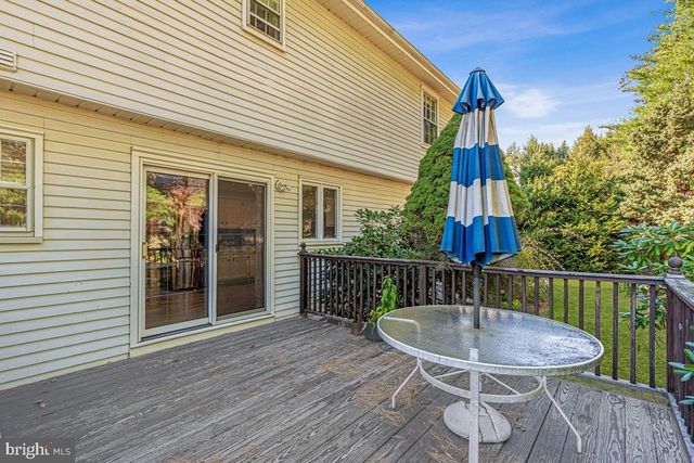 4 RIVERVIEW DR, Trenton, NJ 08628