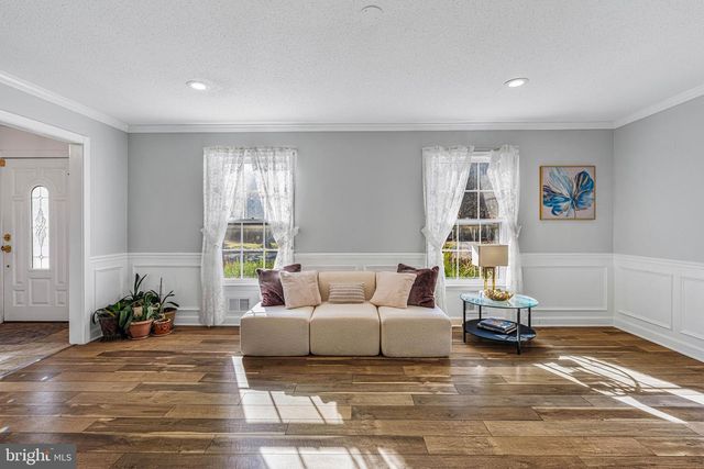 4 RIVERVIEW DR, Trenton, NJ 08628