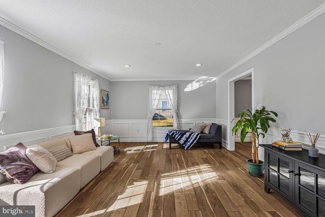 4 RIVERVIEW DR, Trenton, NJ 08628