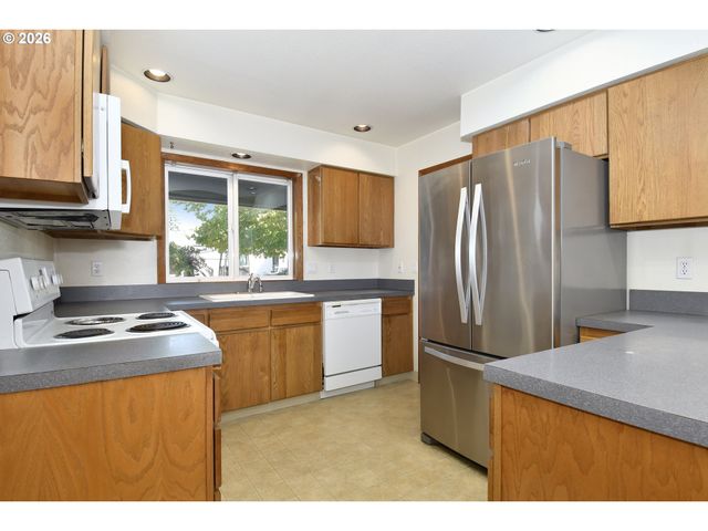 8600 Se HOOD St, Clackamas, OR 97015