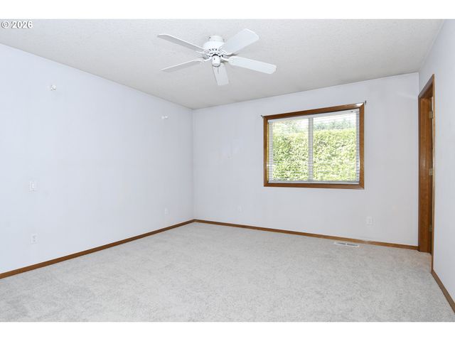 8600 Se HOOD St, Clackamas, OR 97015