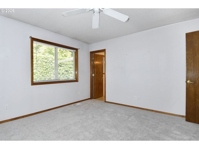 8600 Se HOOD St, Clackamas, OR 97015