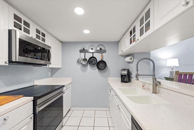 9434 TARA CAY COURT 25, Seminole, FL 33776