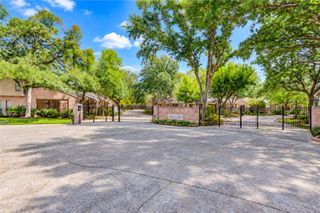 9400 Doliver Drive 42, Houston, TX 77063