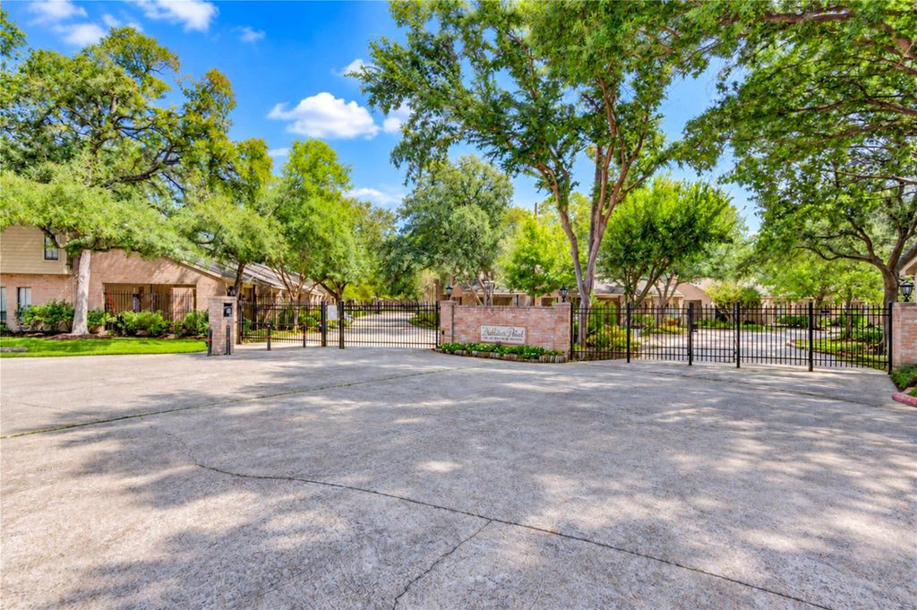 9400 Doliver Drive 42, Houston, TX 77063