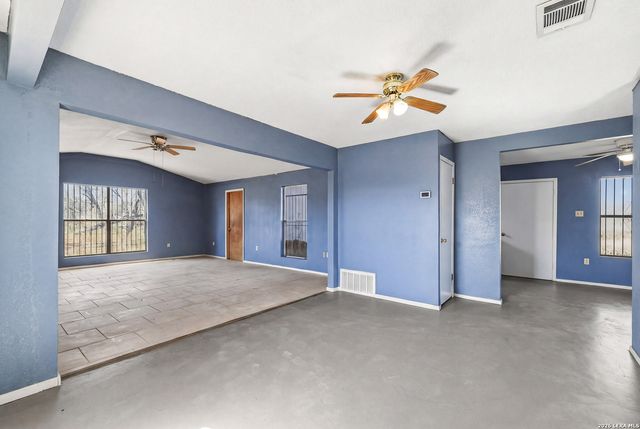 17896 PLEASANTON RD, San Antonio, TX 78221