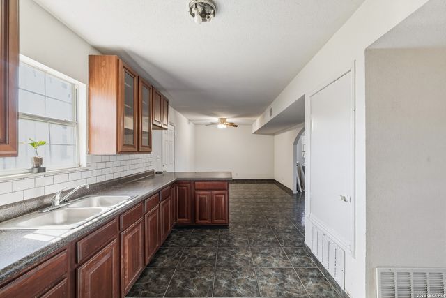 17896 PLEASANTON RD, San Antonio, TX 78221