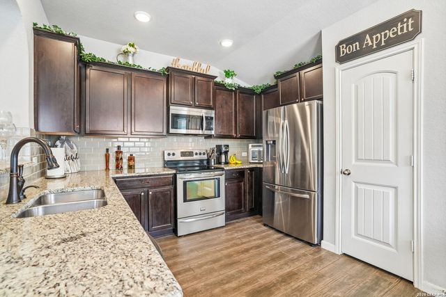 894 PUMPKIN RDG, New Braunfels, TX 78130