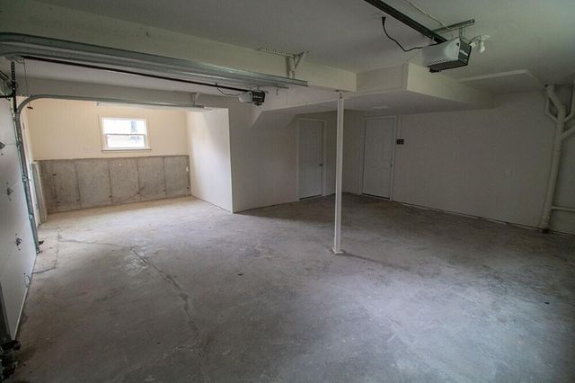 1909 NEWTON DR, Columbia, MO 65202