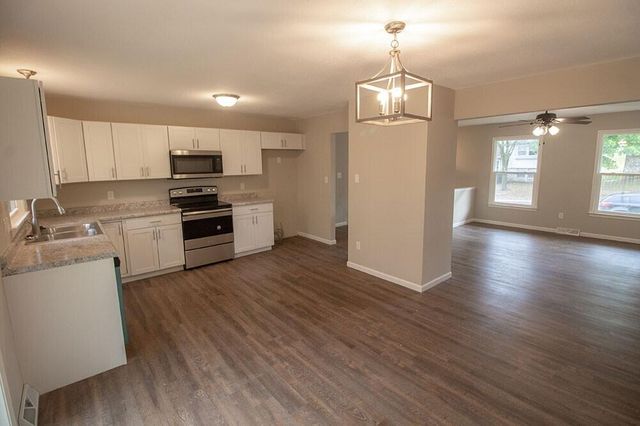 1909 NEWTON DR, Columbia, MO 65202