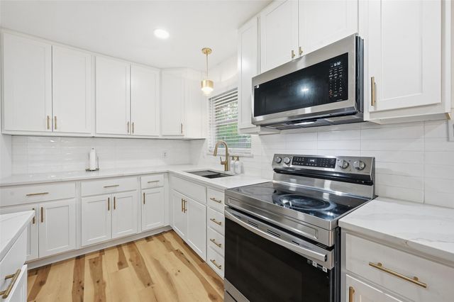 1702 Emerald Street, Grand Prairie, TX 75051