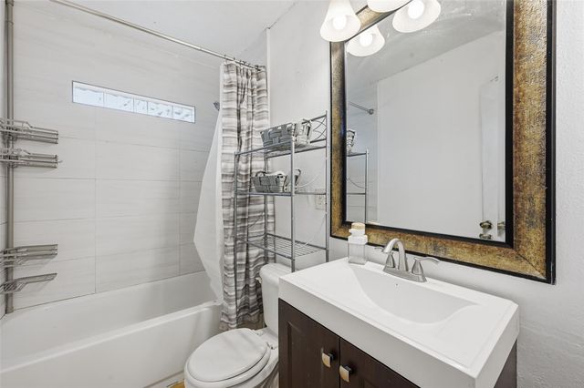 1702 Emerald Street, Grand Prairie, TX 75051