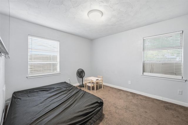 1702 Emerald Street, Grand Prairie, TX 75051