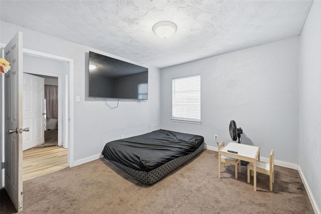 1702 Emerald Street, Grand Prairie, TX 75051