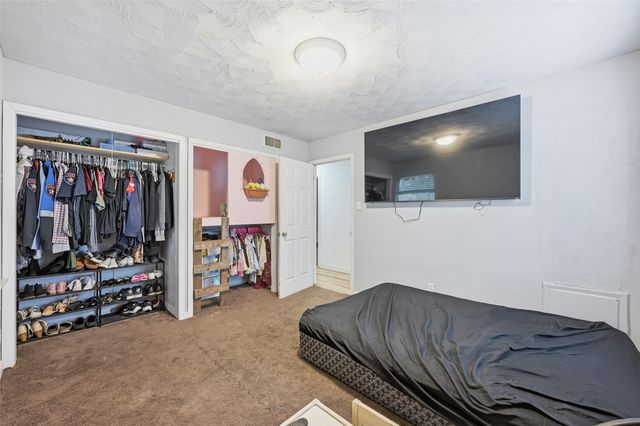 1702 Emerald Street, Grand Prairie, TX 75051