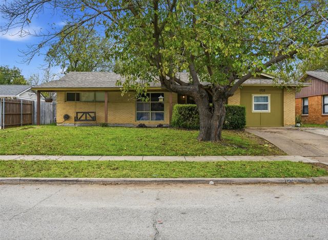 1702 Emerald Street, Grand Prairie, TX 75051