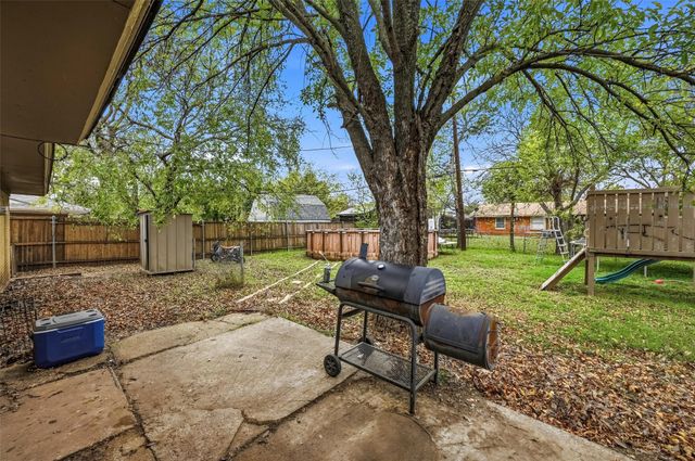 1702 Emerald Street, Grand Prairie, TX 75051