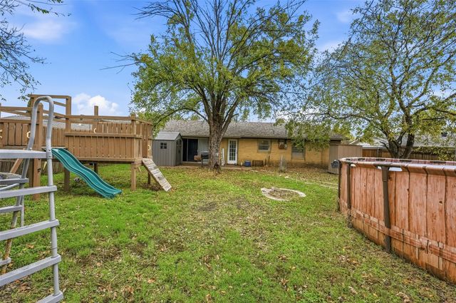 1702 Emerald Street, Grand Prairie, TX 75051
