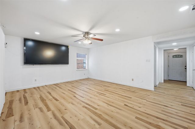 1702 Emerald Street, Grand Prairie, TX 75051