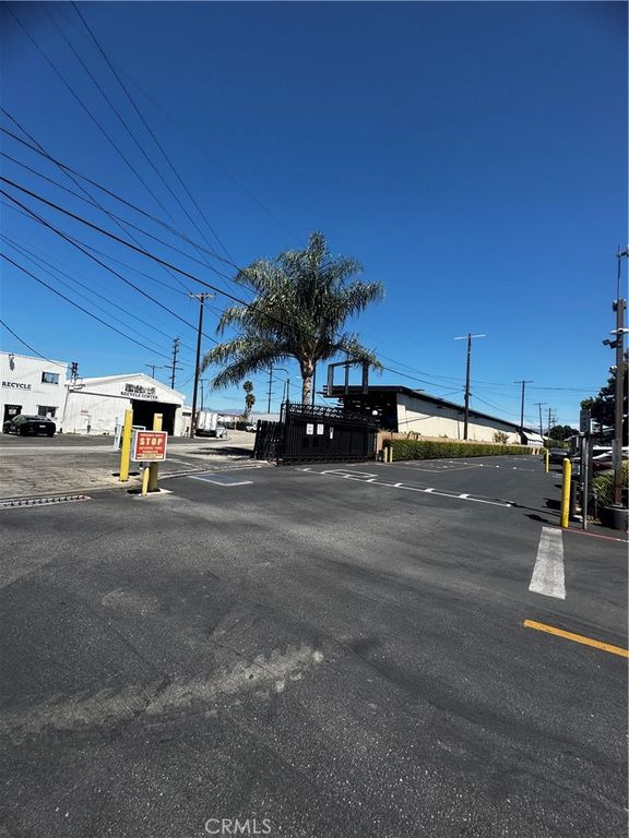 7560 Woodman 81, Van Nuys, CA 91405 — photo 4