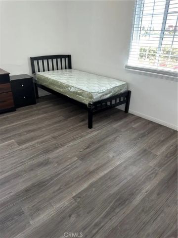 1349 W 35th, Los Angeles, CA 90007