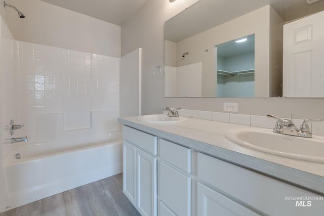 11201 Bidwell, Caldwell, ID 83605