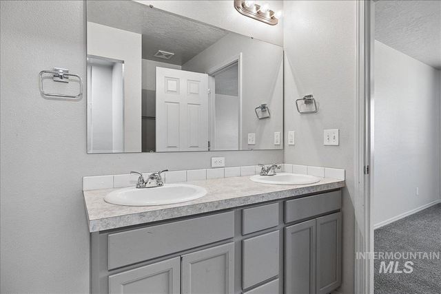 11201 Bidwell, Caldwell, ID 83605