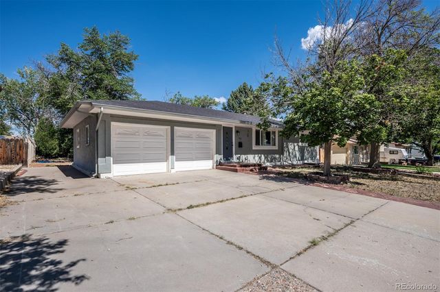 40 Normandy Circle, Pueblo, CO 81001