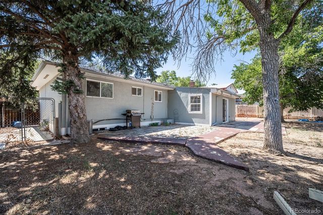 40 Normandy Circle, Pueblo, CO 81001