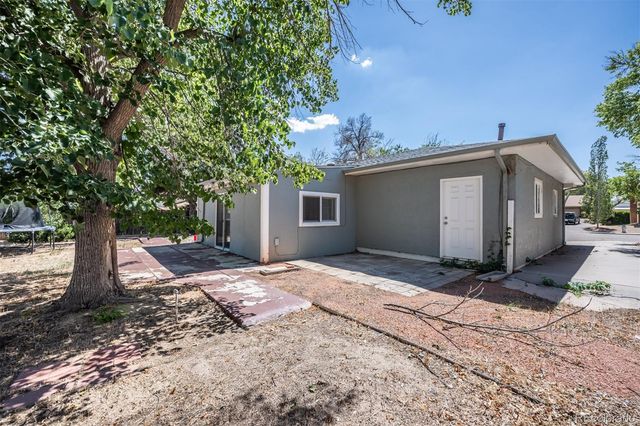 40 Normandy Circle, Pueblo, CO 81001